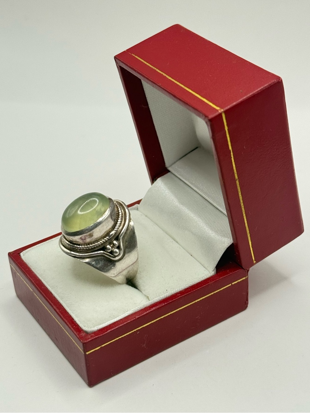 Sterling Silver Green Cat's Eye Oval Statement Ring - Unbranded size 7.2 - Picture 4 of 6